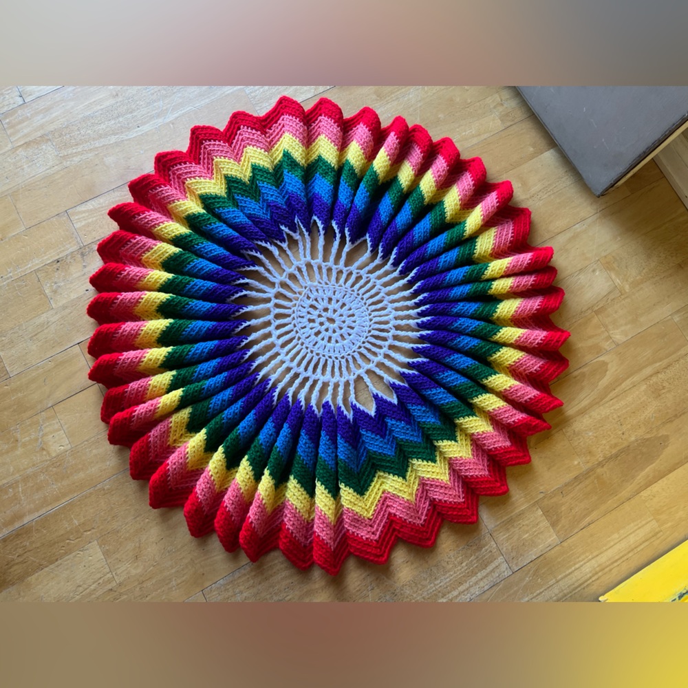 Vintage Rainbow Crochet Doily/ Wall macramé - Picture 2 of 4